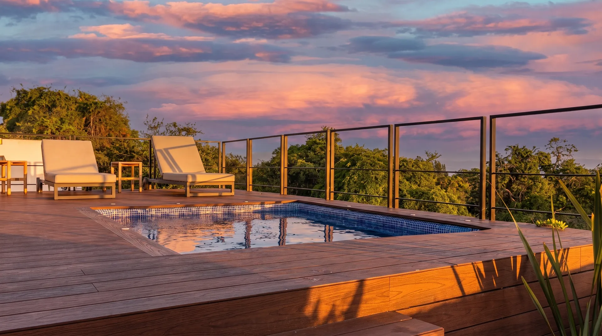 Jacuzzi al atardecer en Cuatro Vientos, Ajijic